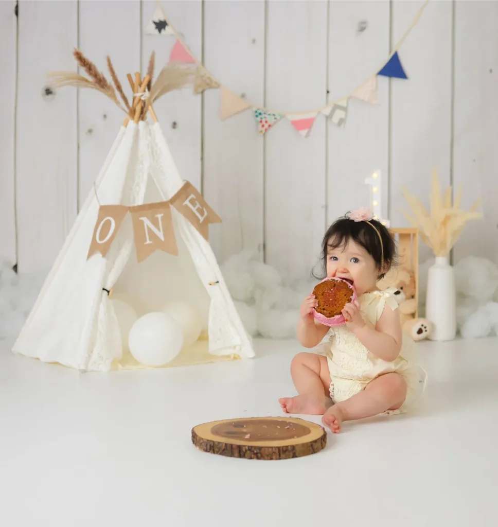 baby girl eating cake first birthday