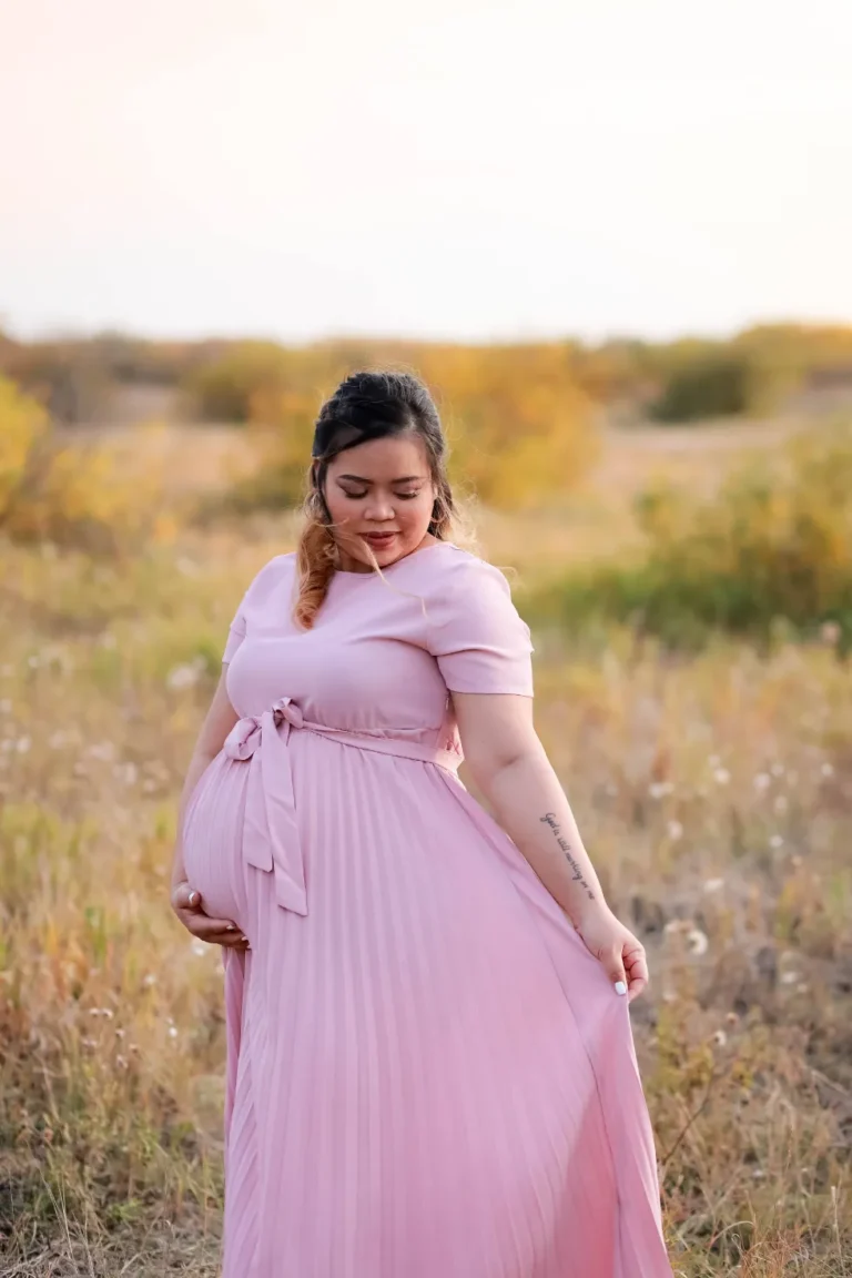 maternity portrait golden field