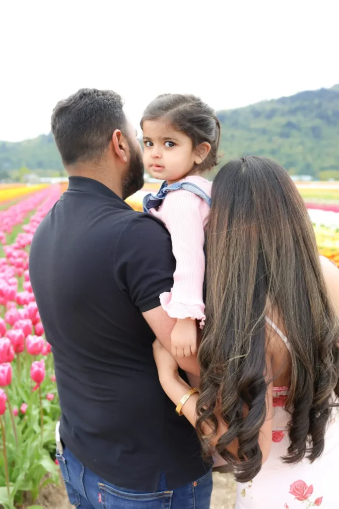 family back view tulip field lakeland