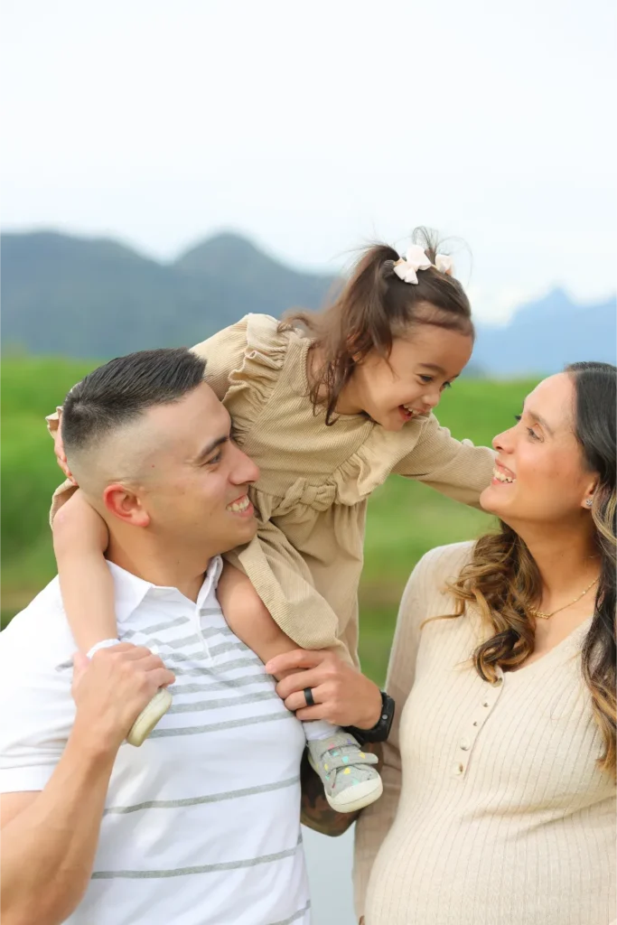 father kissing daughter outdoor family session