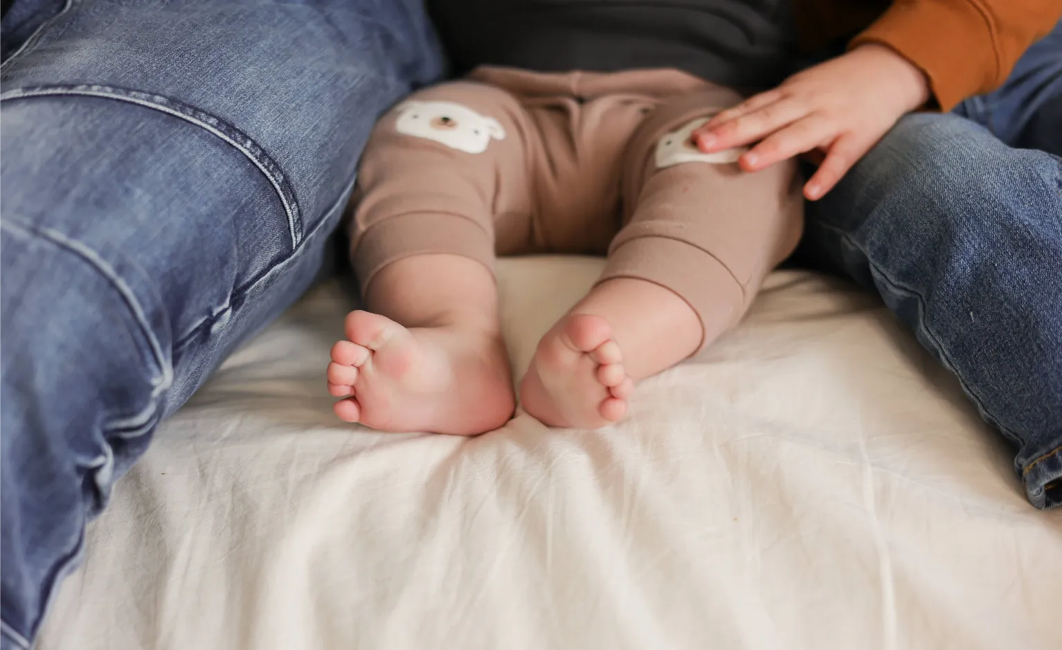Baby Feet Family Lifestyle Close Up, photo 2