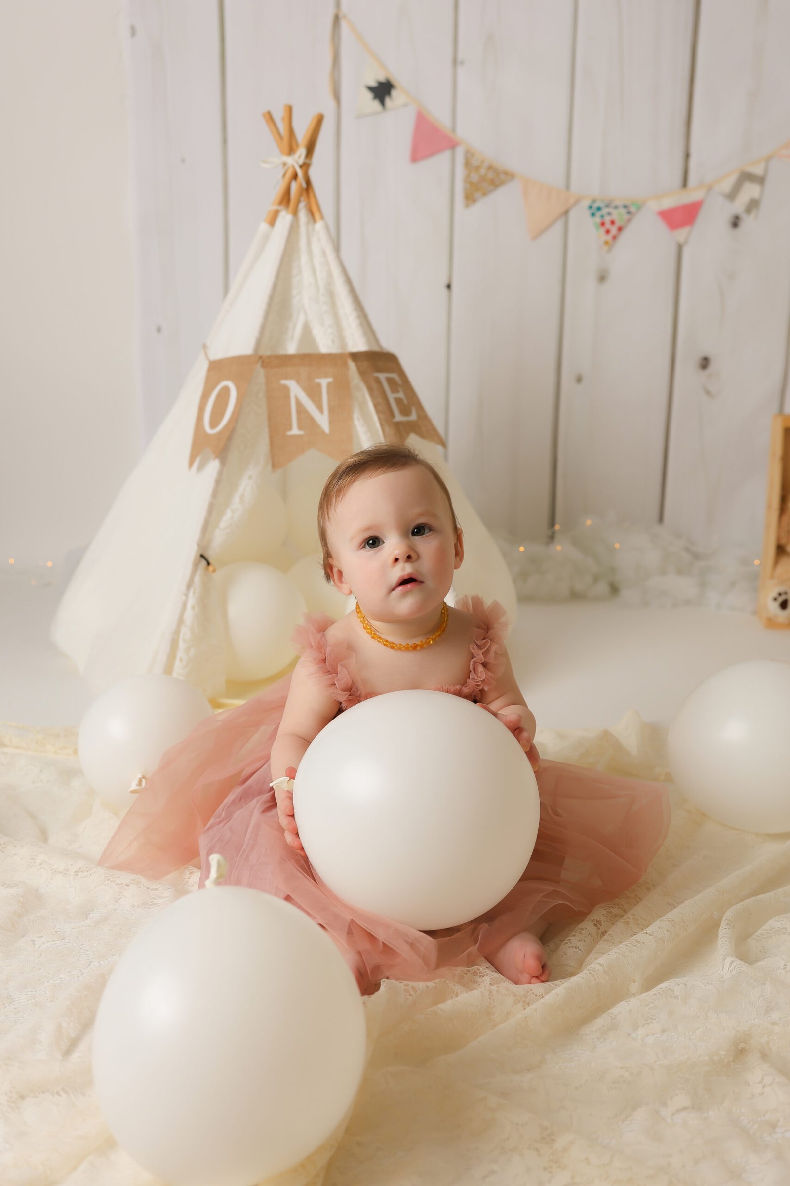 Baby Girl With White Balloons, photo 9