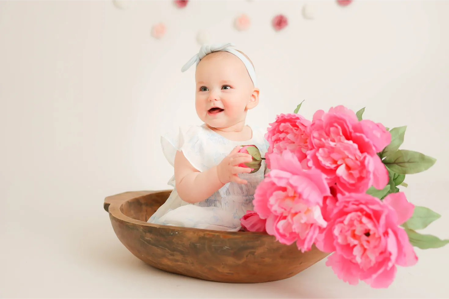 Baby With Pink Flowers Studio, photo 9