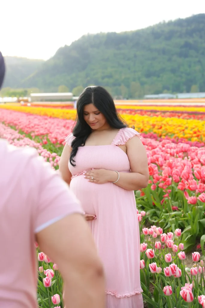 candid maternity tulip field photo