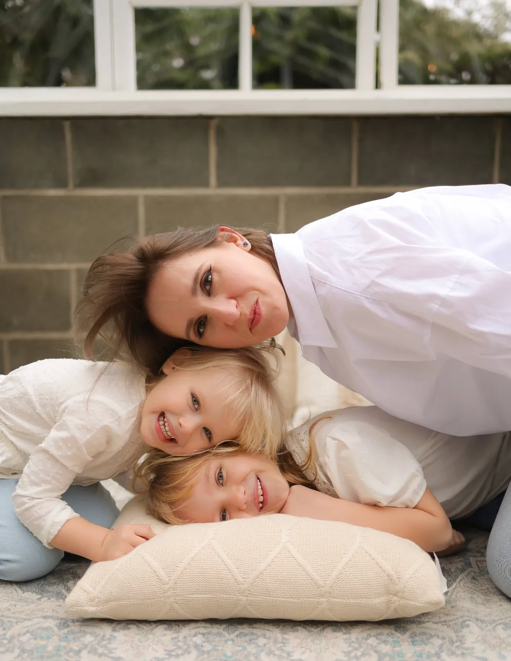 Family Lying Bed Lifestyle Session, photo 1