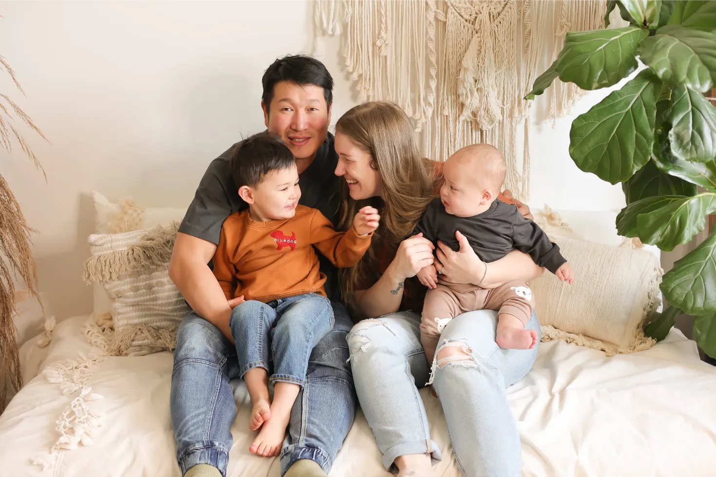 Family On Beige Couch Studio, photo 4