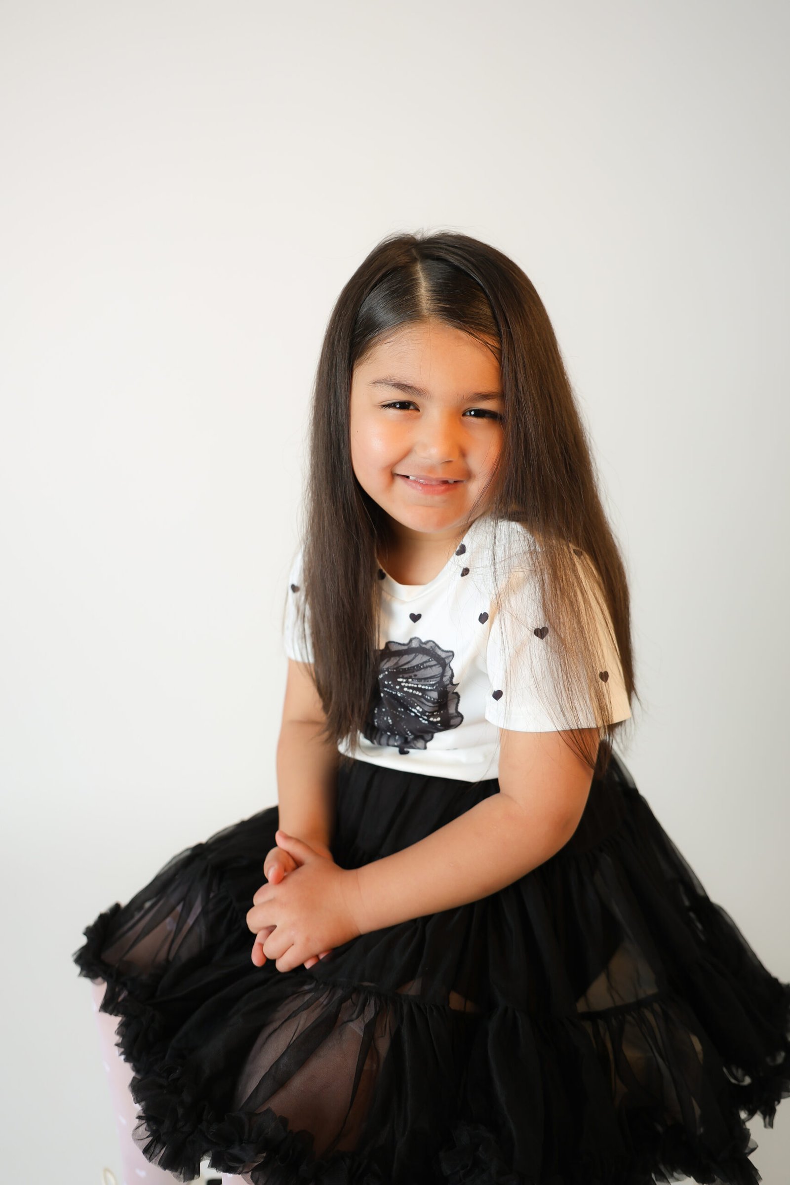 Girl Black Outfit Birthday Close Up, photo 1