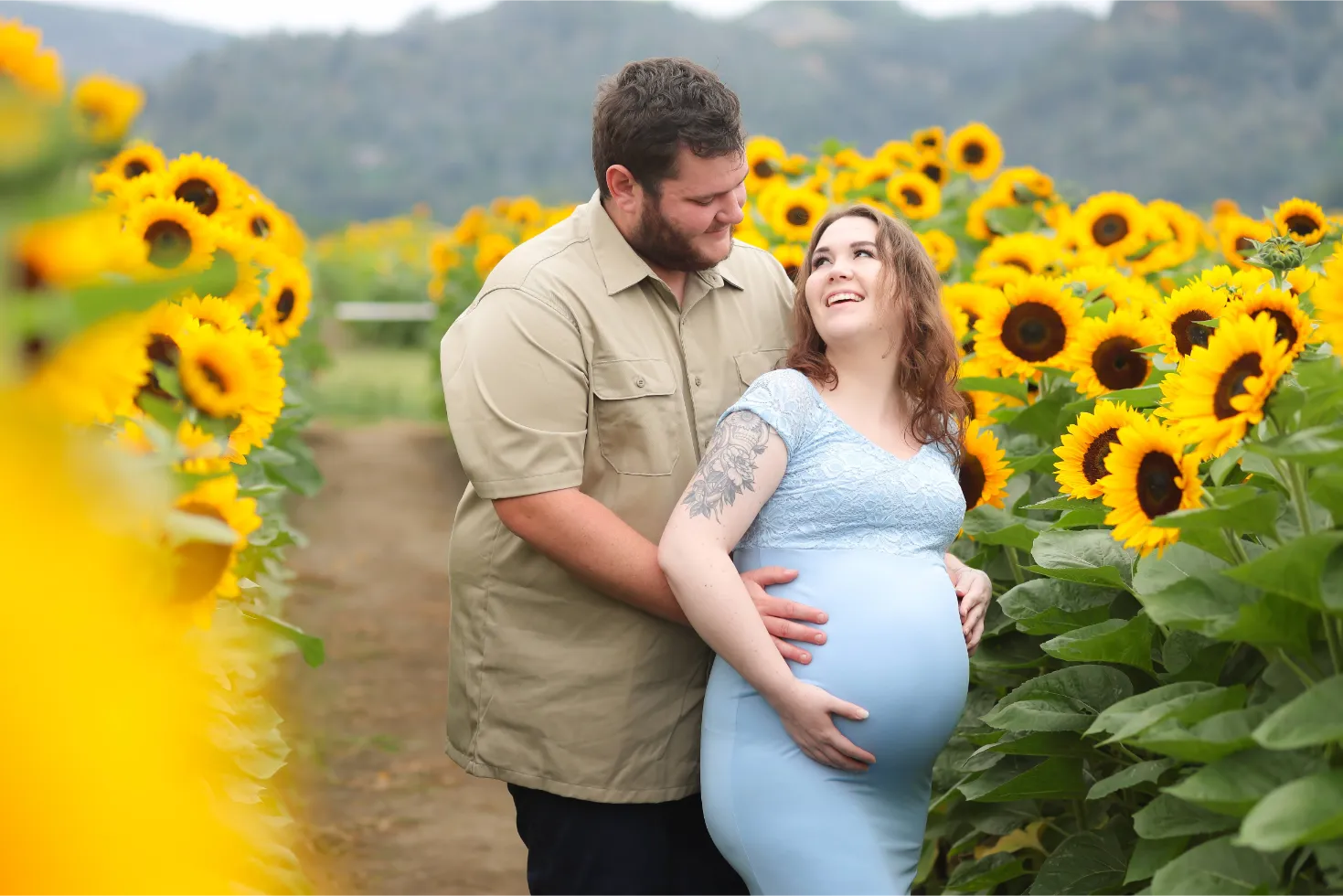 Maternity Couple Sunflower Session, photo 6