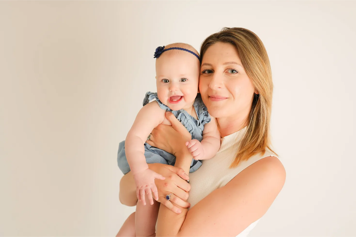 Mother And Baby Neutral Portrait, photo 10