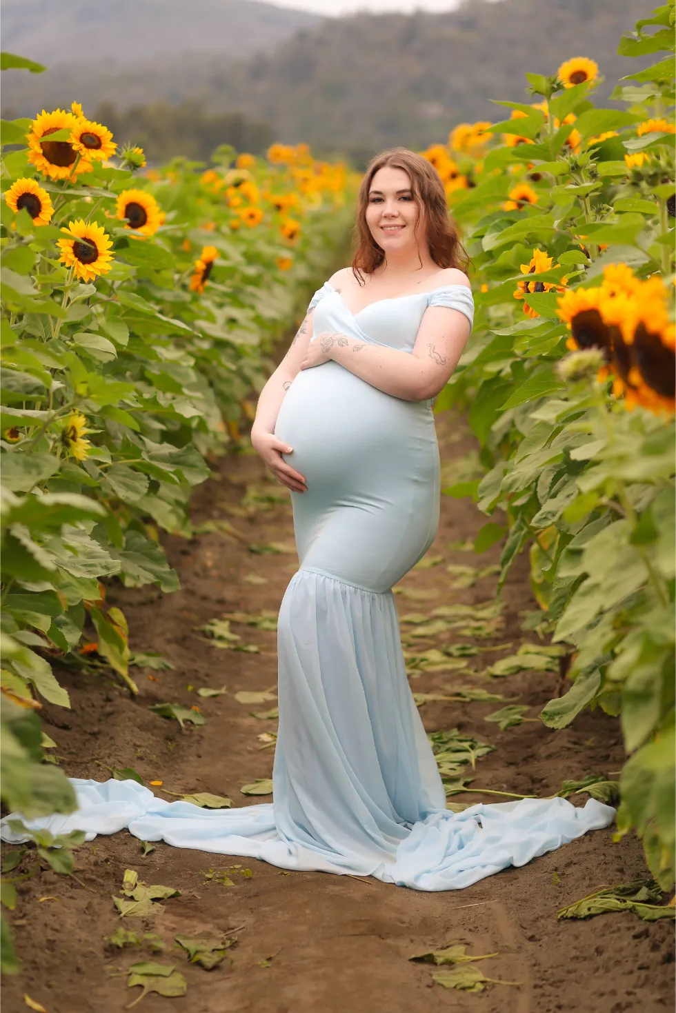 Pregnant Woman Standing Sunflowers, photo 8