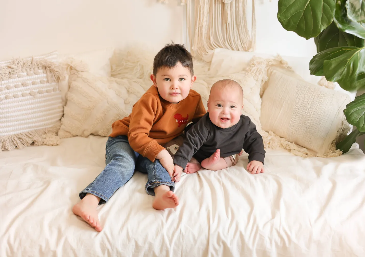 Siblings Sitting On Couch Studio, photo 8