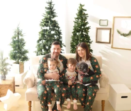 Family in green pajamas smiling on bed with wreath decor scaled 1 Family in green pajamas smiling on bed with wreath decor scaled 1