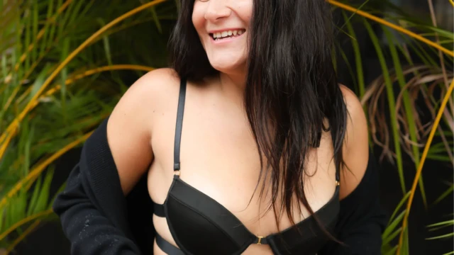 Outdoor boudoir session with tropical greenery